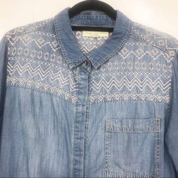 Staring at Stars Chambray ahirt - Picture 3 of 7